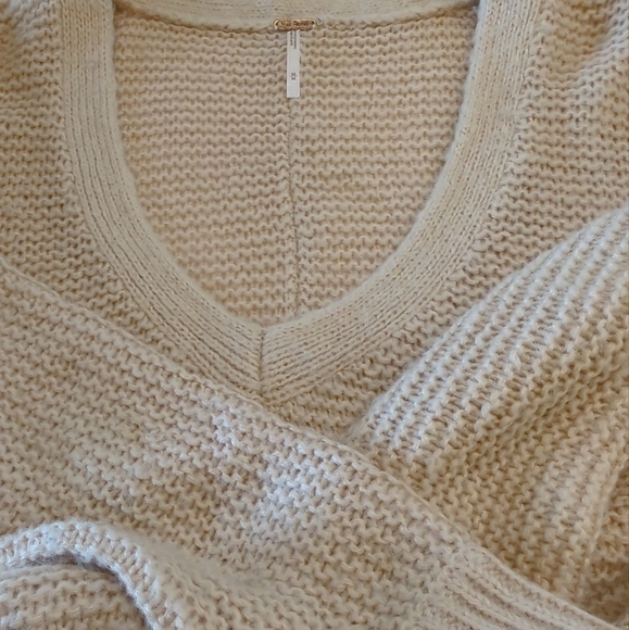 Free People Oversized Slouchy V-Neck Sweater Wool Alpaca Blush Size Medium EUC - Picture 8 of 11